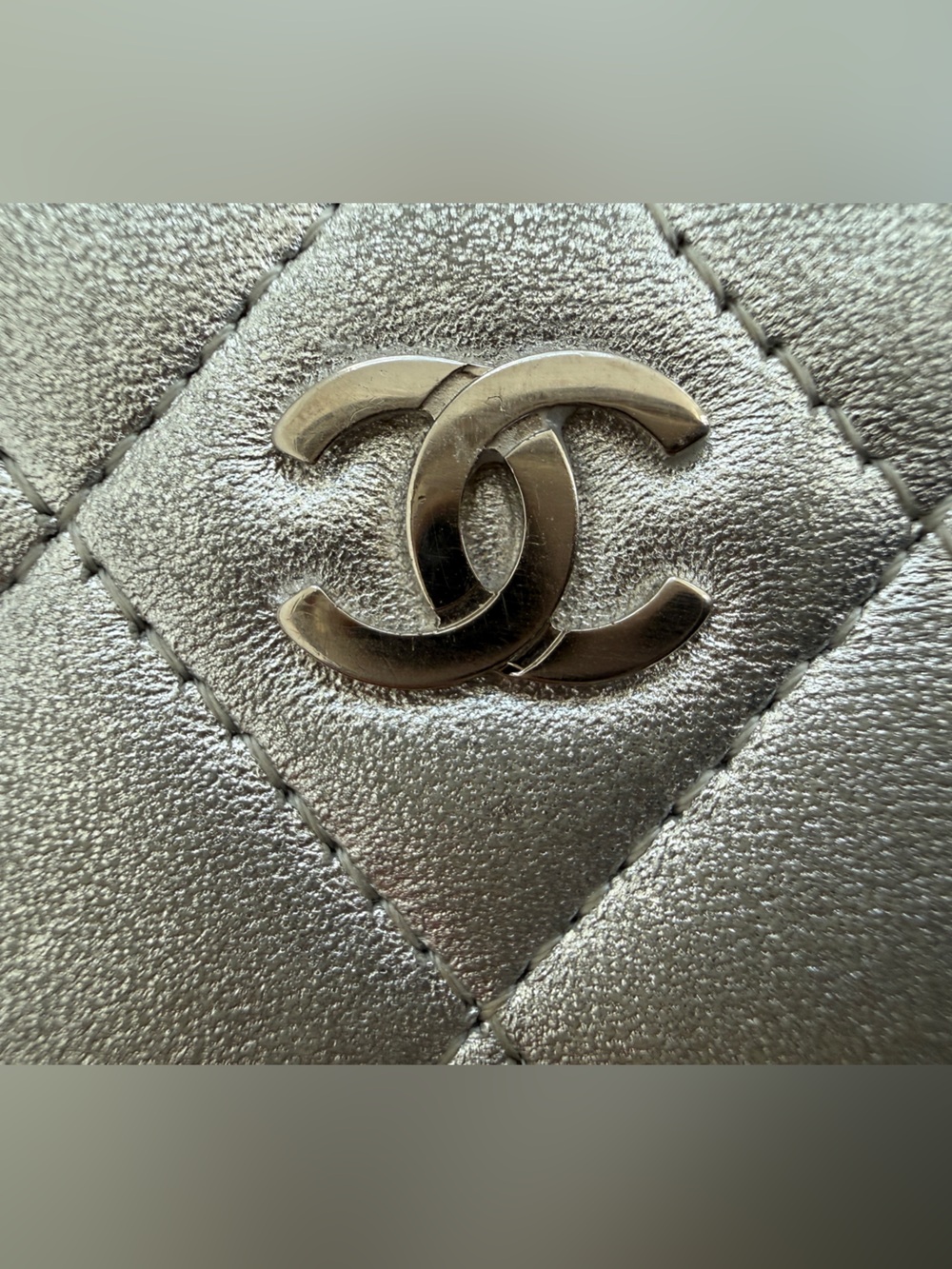 CHANEL Matelasse Silver Quilted Lambskin Zippy Long Wallet - Classic CC Hardware - Picture 4 of 15